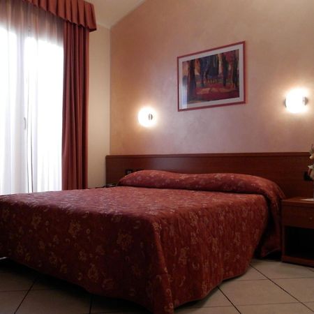 Hotel Stazione Ливорно Екстериор снимка