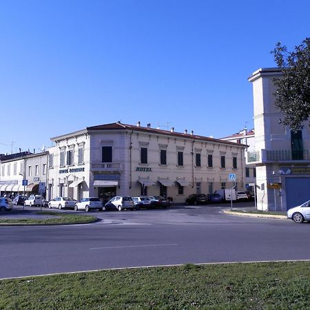 Hotel Stazione Ливорно Екстериор снимка