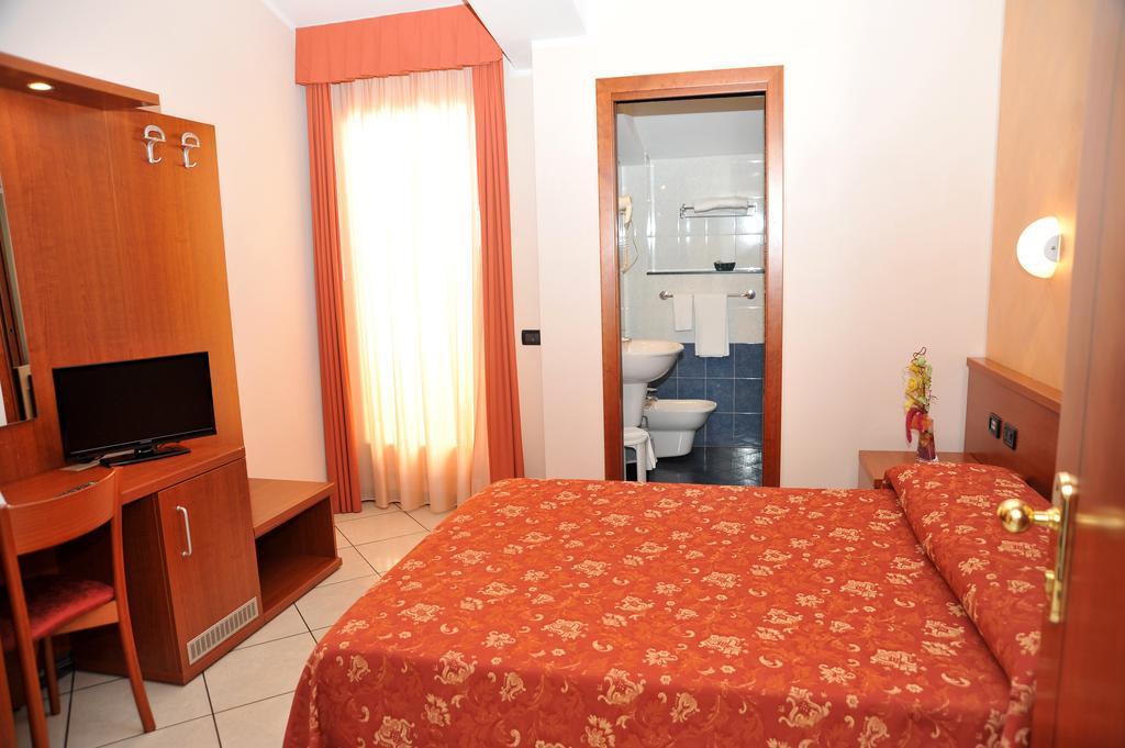 Hotel Stazione Ливорно Екстериор снимка