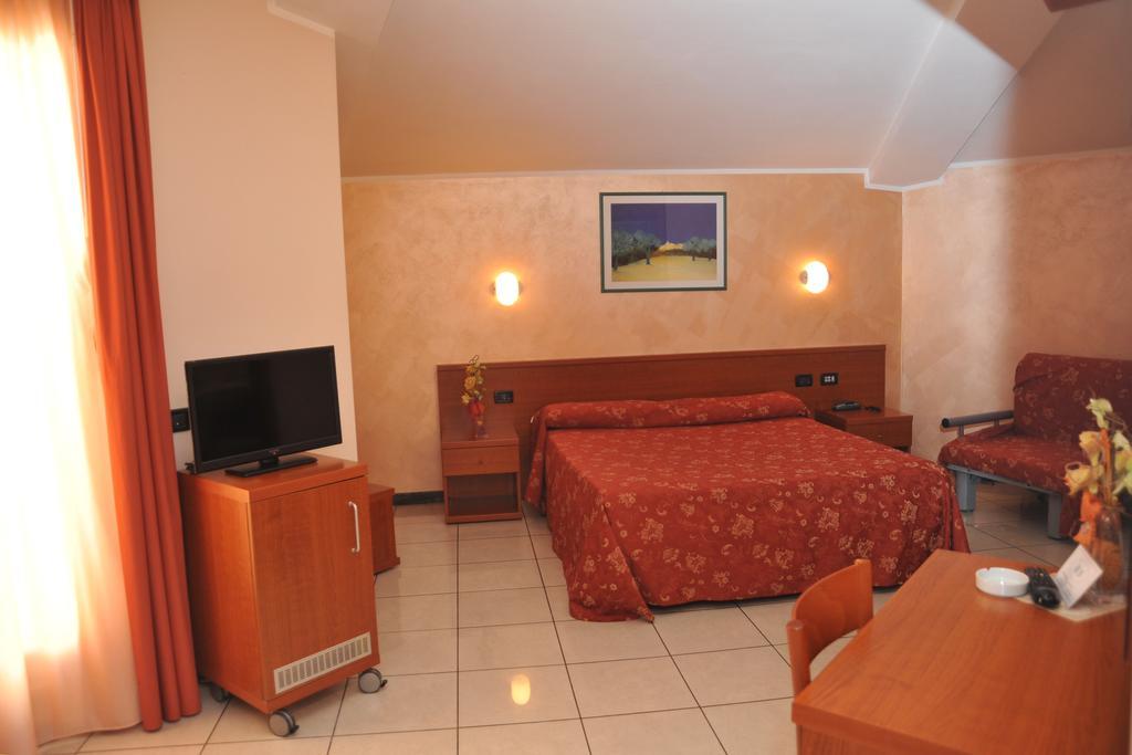 Hotel Stazione Ливорно Екстериор снимка