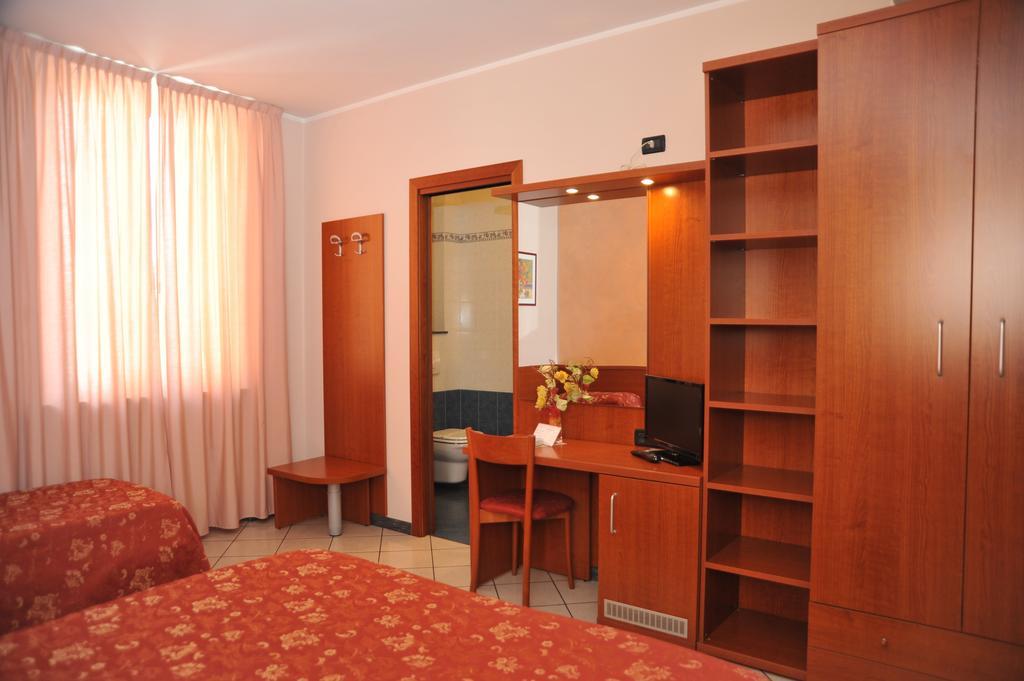 Hotel Stazione Ливорно Екстериор снимка
