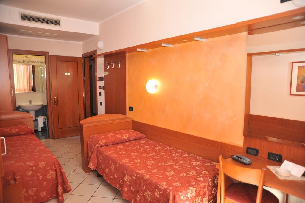 Hotel Stazione Ливорно Екстериор снимка