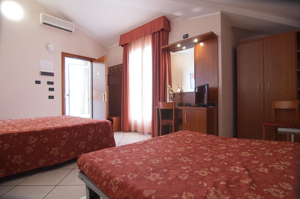 Hotel Stazione Ливорно Екстериор снимка
