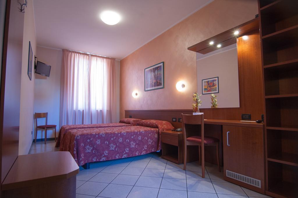 Hotel Stazione Ливорно Екстериор снимка