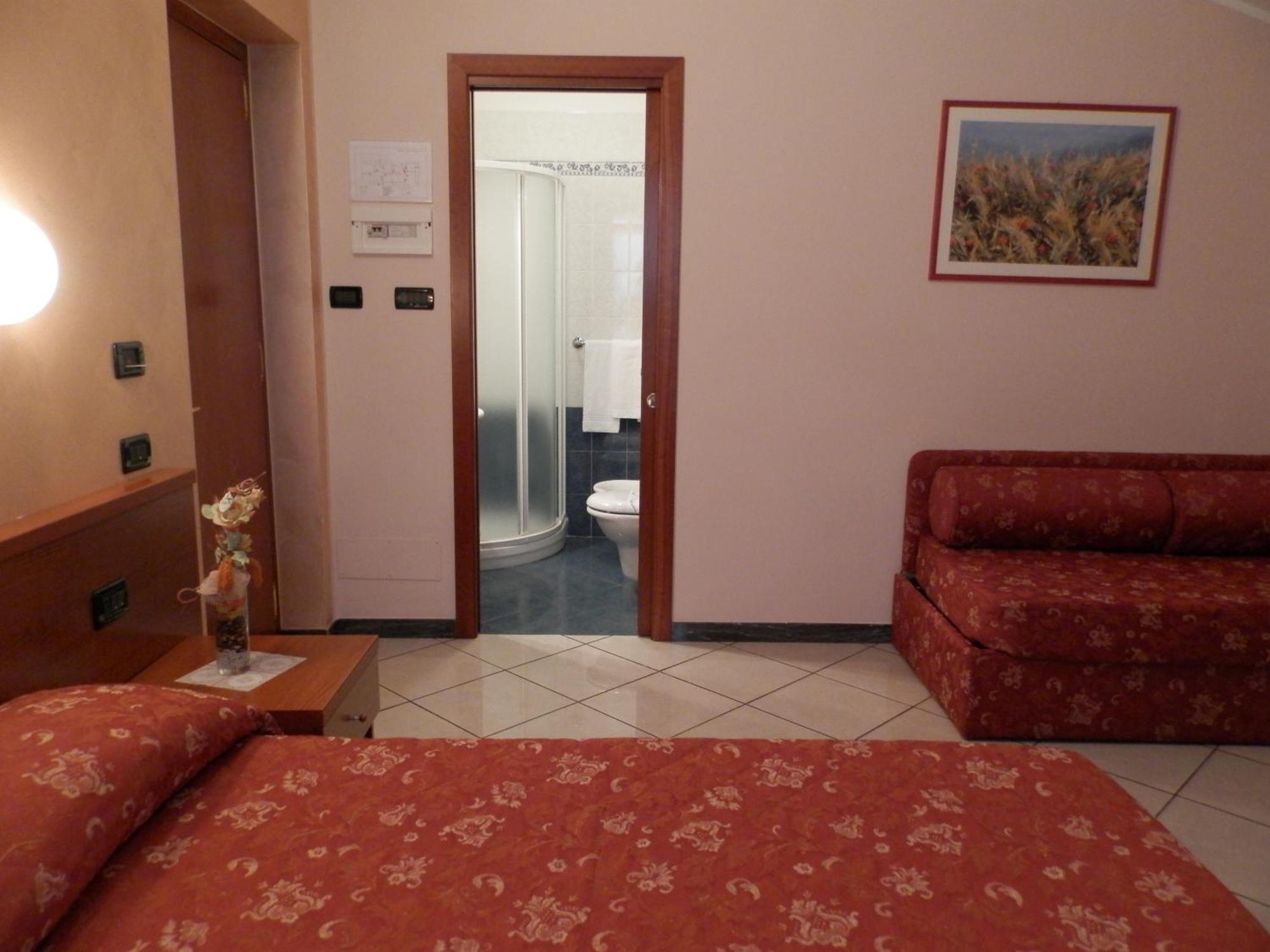 Hotel Stazione Ливорно Екстериор снимка