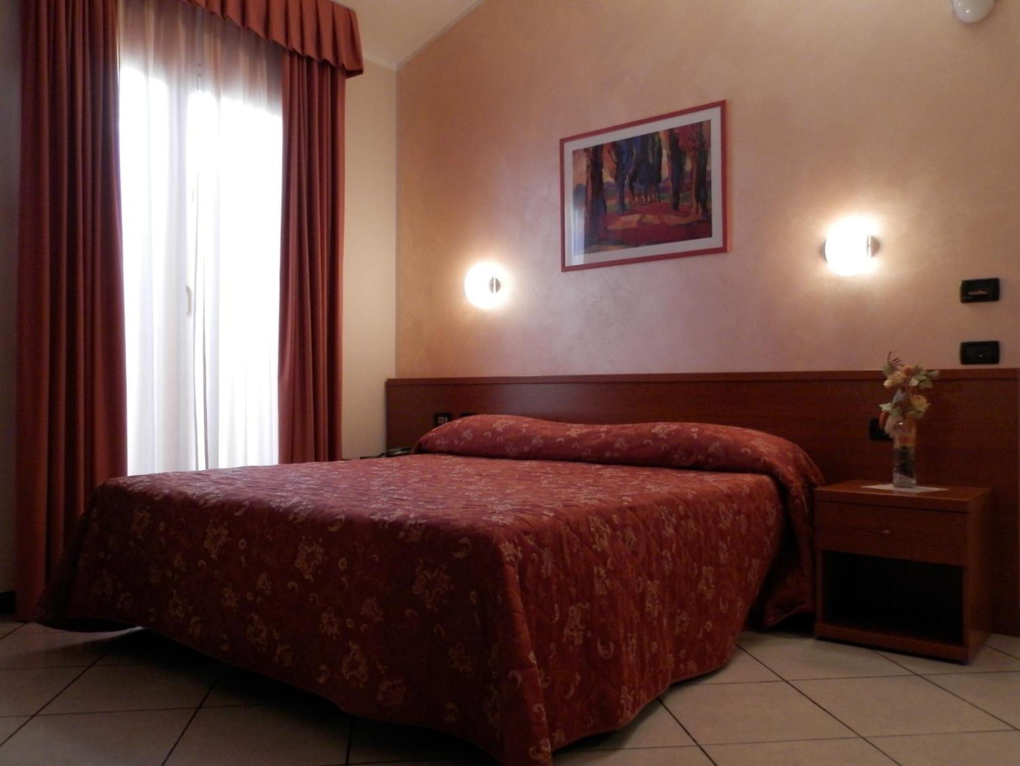 Hotel Stazione Ливорно Екстериор снимка