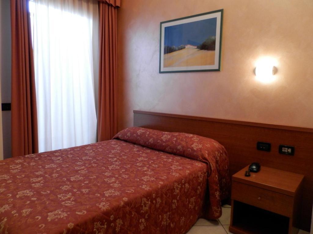 Hotel Stazione Ливорно Стая снимка