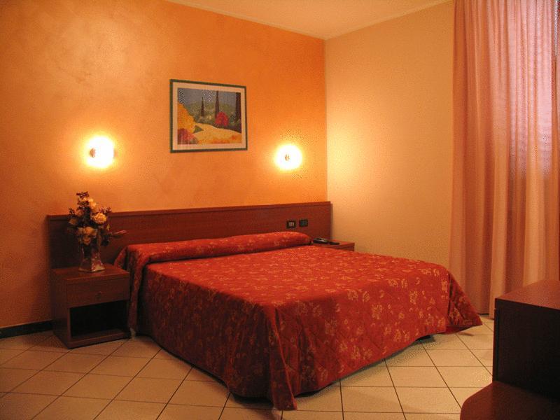 Hotel Stazione Ливорно Екстериор снимка